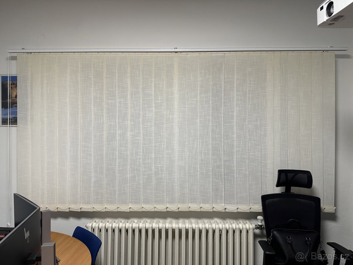 🪟 Nabízím k prodeji: Vertikální žaluzie, 300×150 cm