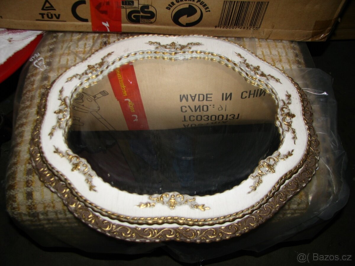 krásné starožitné zrcadlo