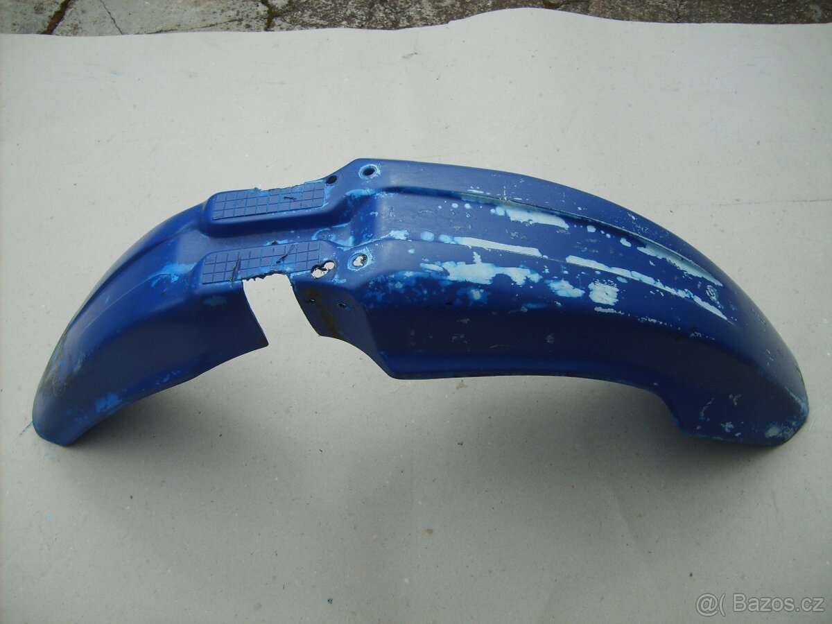Přední blatník plast.