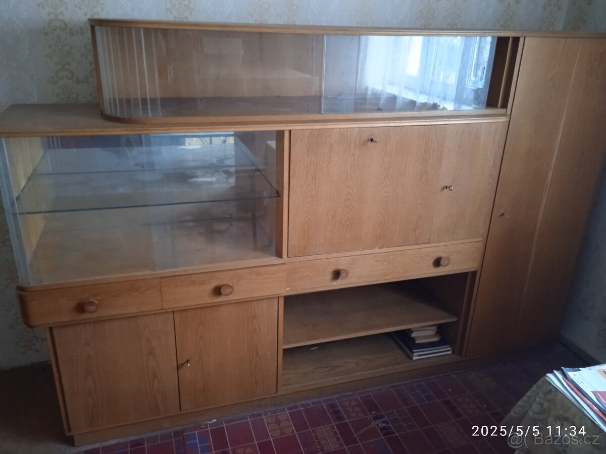 Retro obývací stěna