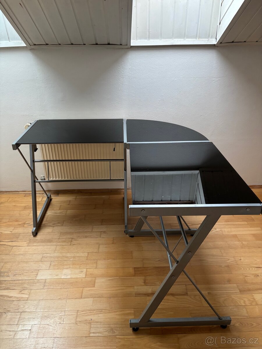 Kancelářský stůl