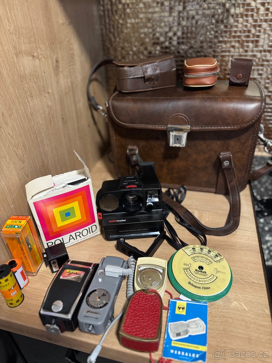 Retro foto sbírka Polaroid SONAR OneStep + příslušenství