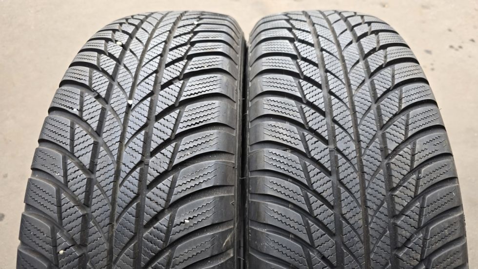 Zimní pneu 215/65/17 Bridgestone