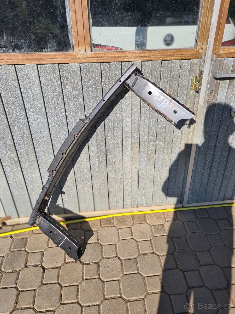 Ford Edge 2018 výztuha zadního nárazníku