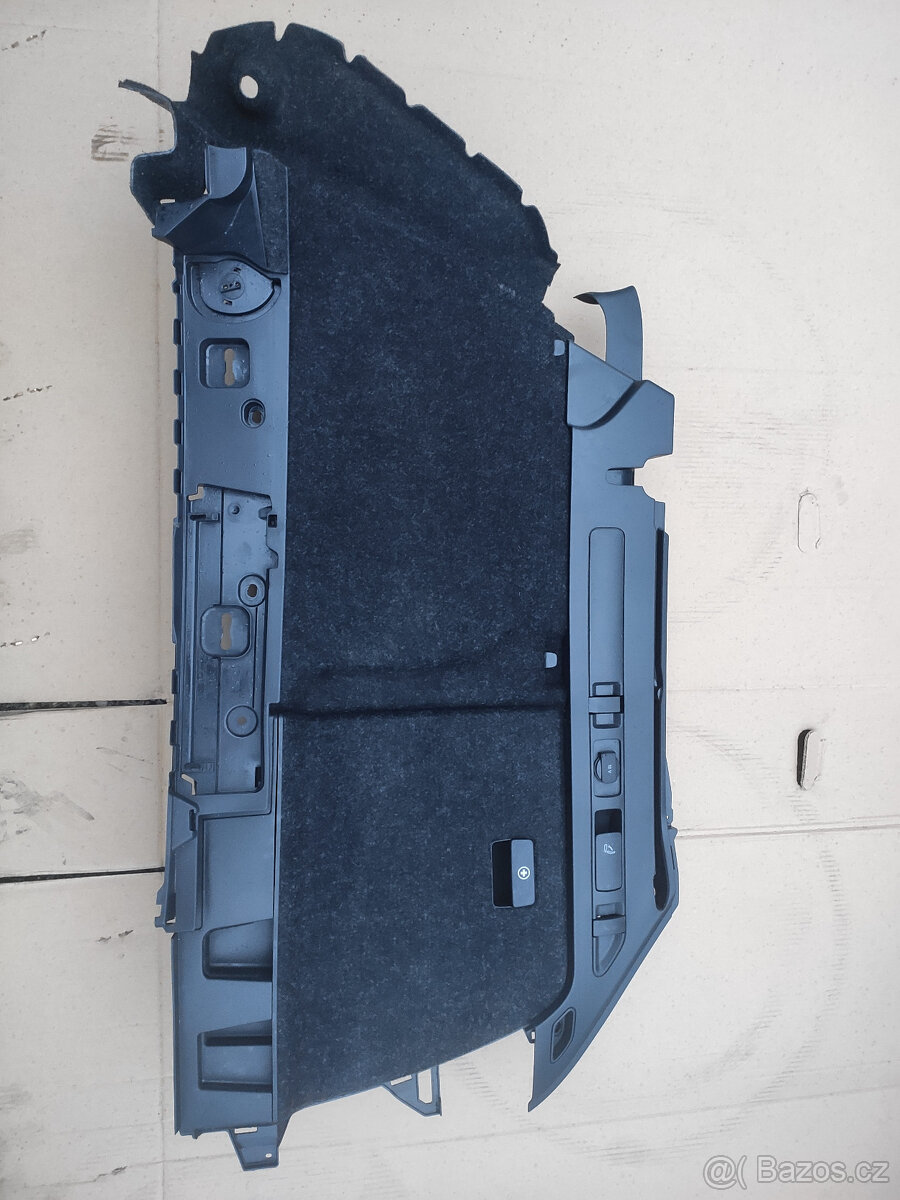 VÝPLŇ KUFRU PRAVÁ - ŠKODA SUPERB 3 COMBI