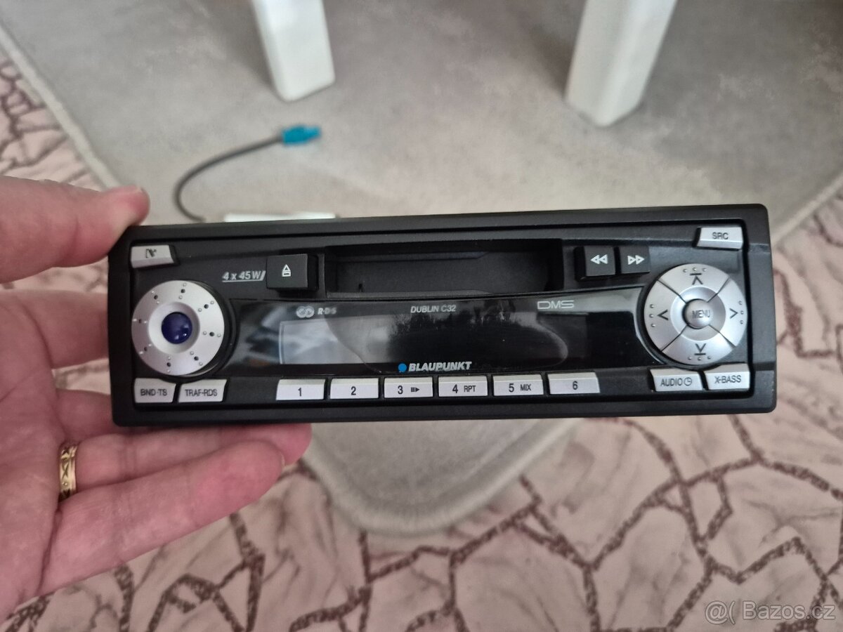 Prodám starší funkční autoradio Blaupunkt.