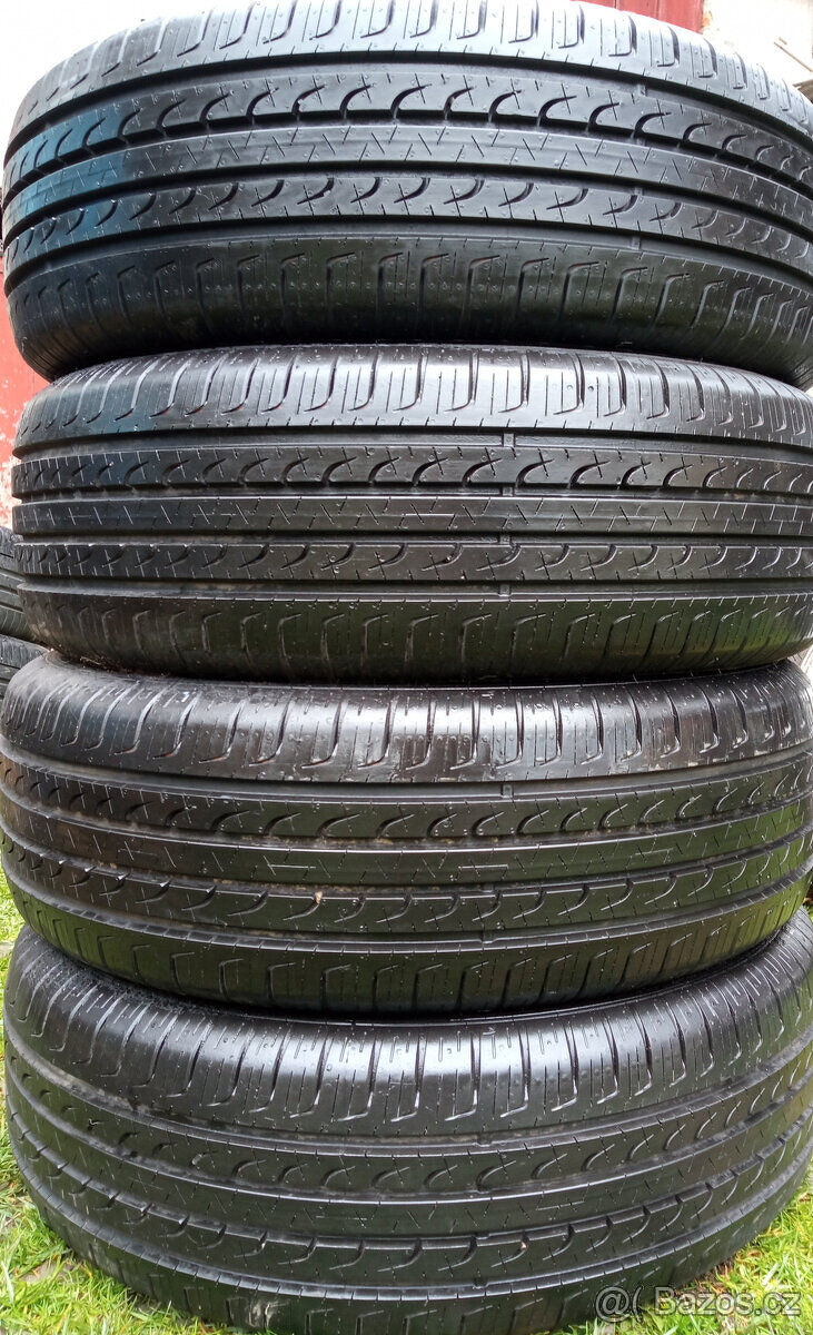 Zánovní letní pneumatiky Goodyear 215/60/17 8mm
