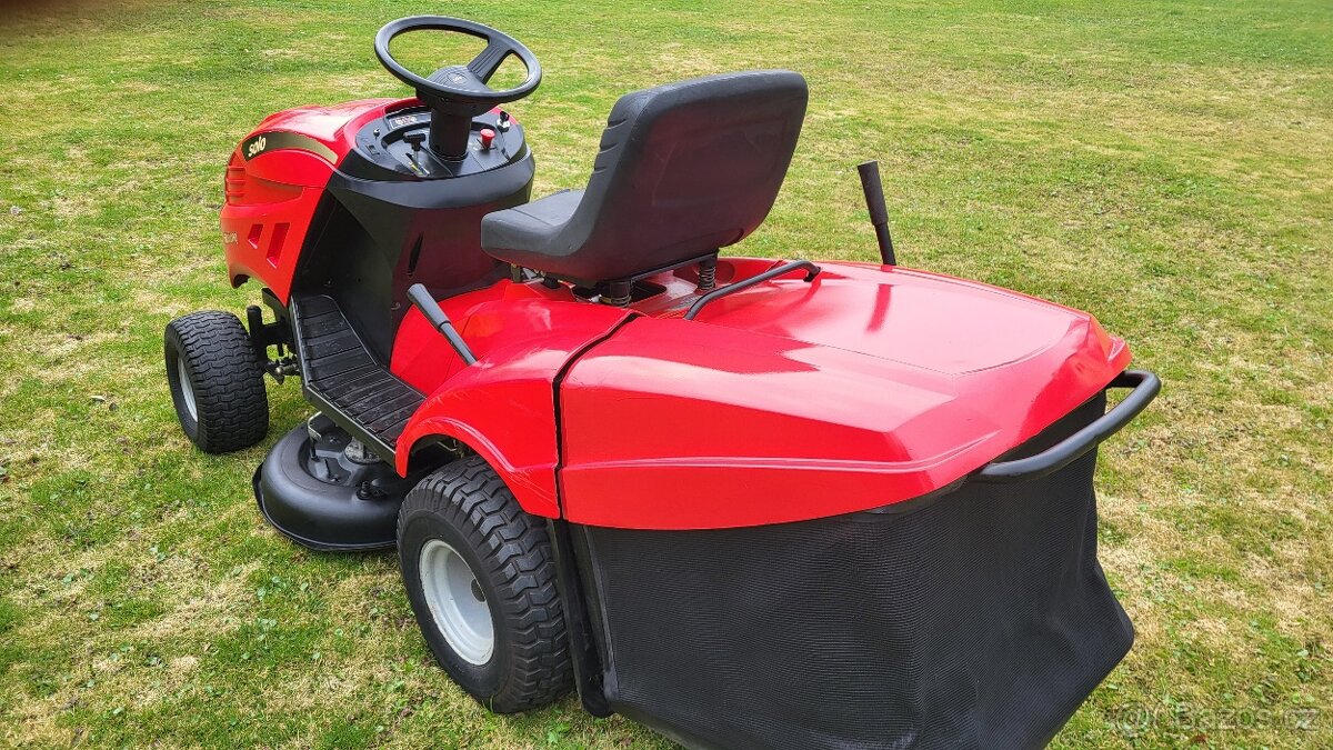 Značkový zahradní traktor, motor Briggs 13,5Hp, automat