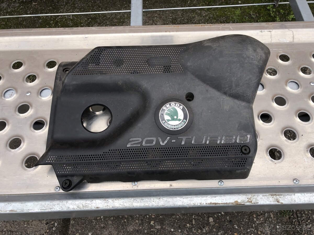 Kryt motoru 1.8 Turbo 20V