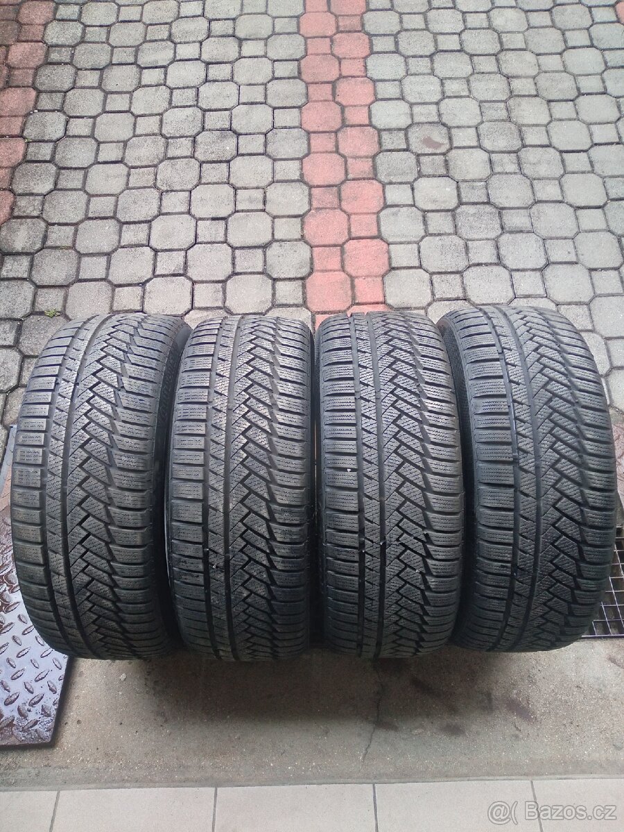 225/45 R18 Continental