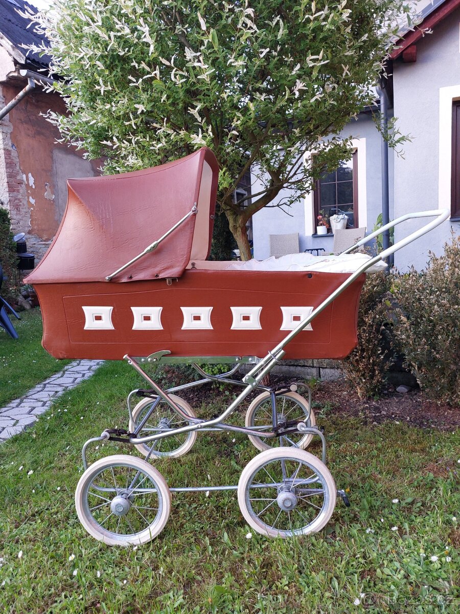 Retro kočárek Liberta