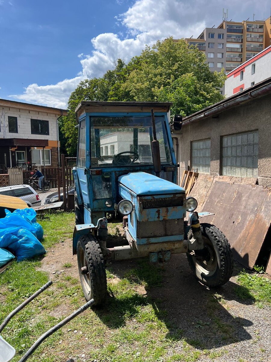Traktor Zetor 2111