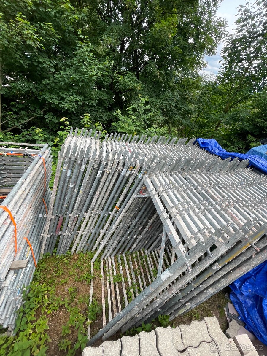 Fasádní lešení 1000m2