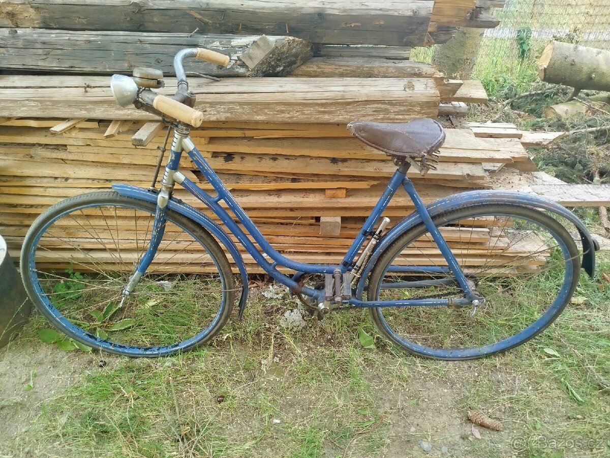 Historické staré kolo velociped dámské zachovalé