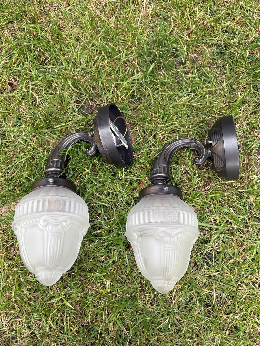 Staré nástěnné lampy