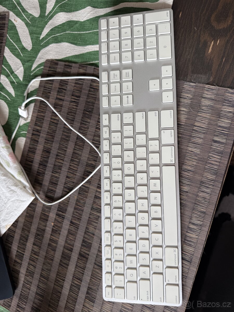 Apple klavesnice dratova