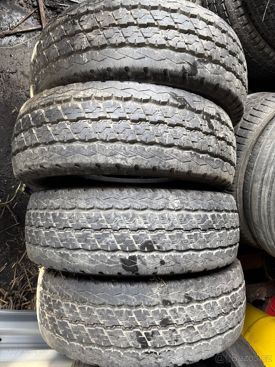 Letní pneu Bridgestone 4 ks 215/70R15 C 109/107