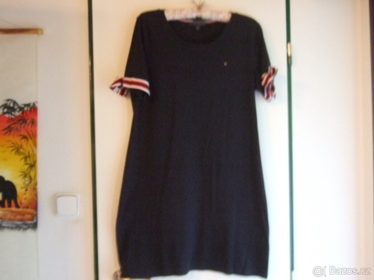 Šaty Tommy Hilfiger.