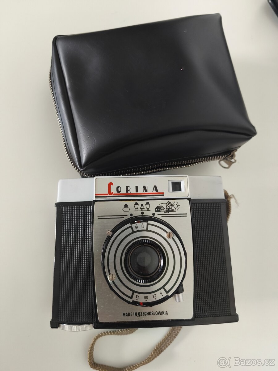 retro foťák Corina