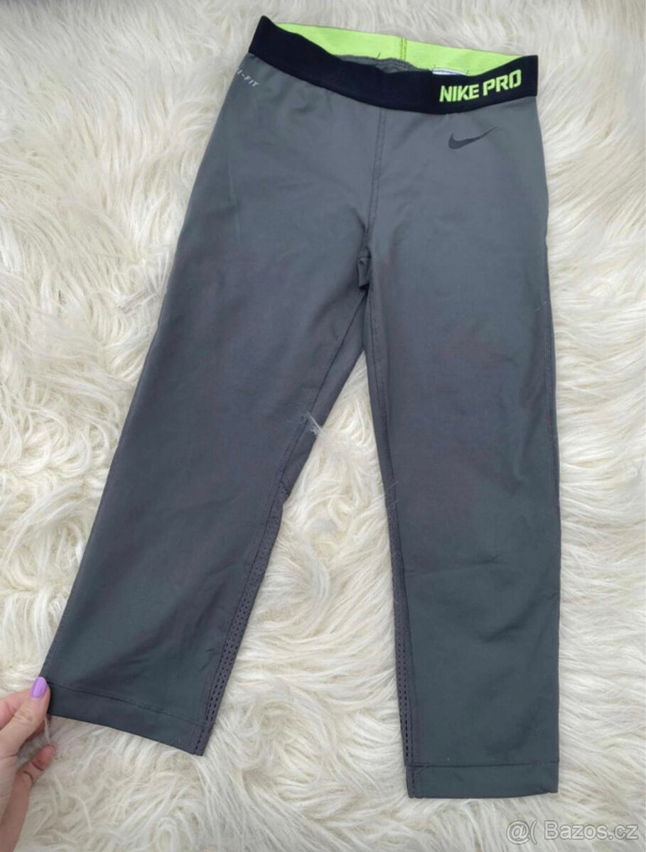 Příjemné, slušivé, sportovní capri legíny vel. S, Nike Pro,