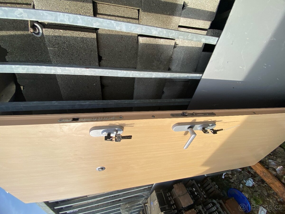 BEZPEČNOSTNÍ DVEŘE 4.třída včetně speciální zárubně