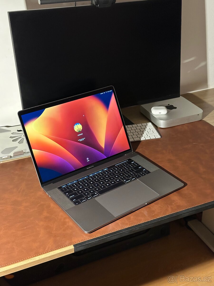 MacBook Pro 15" i7 / 16GB / 256GB / Pro 555