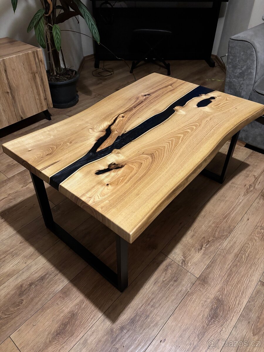 Epoxidový konferenční stůl