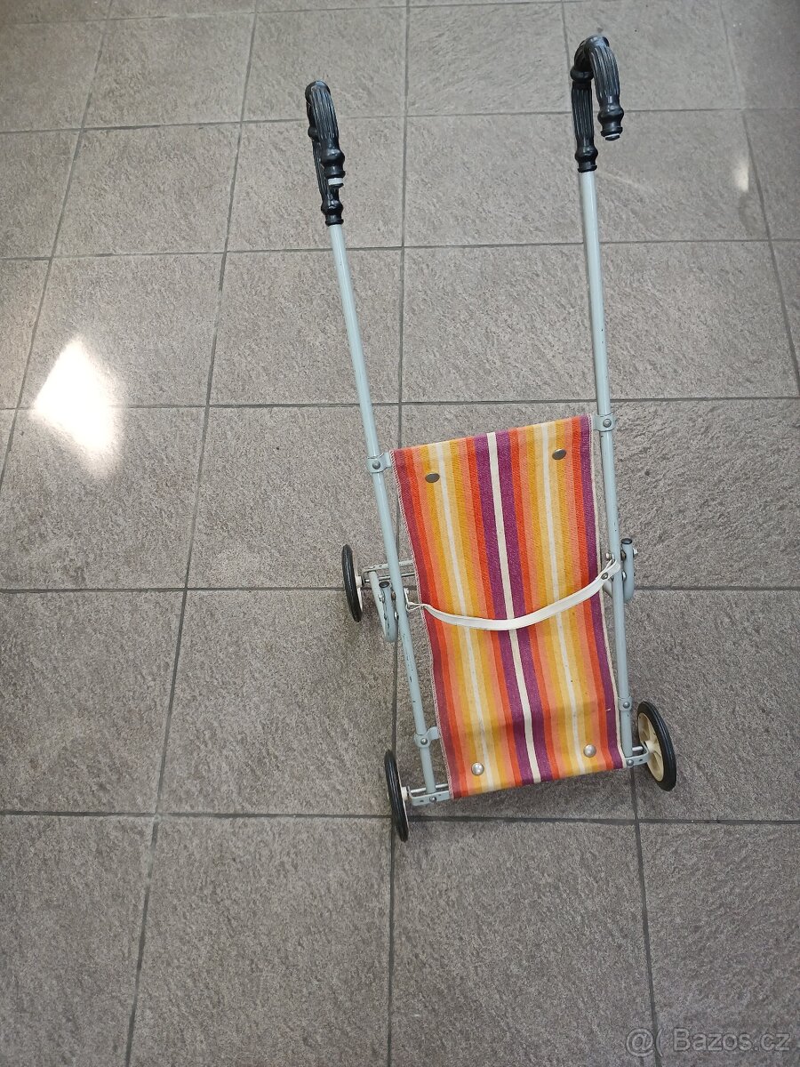 Retro kočárek pro panenky