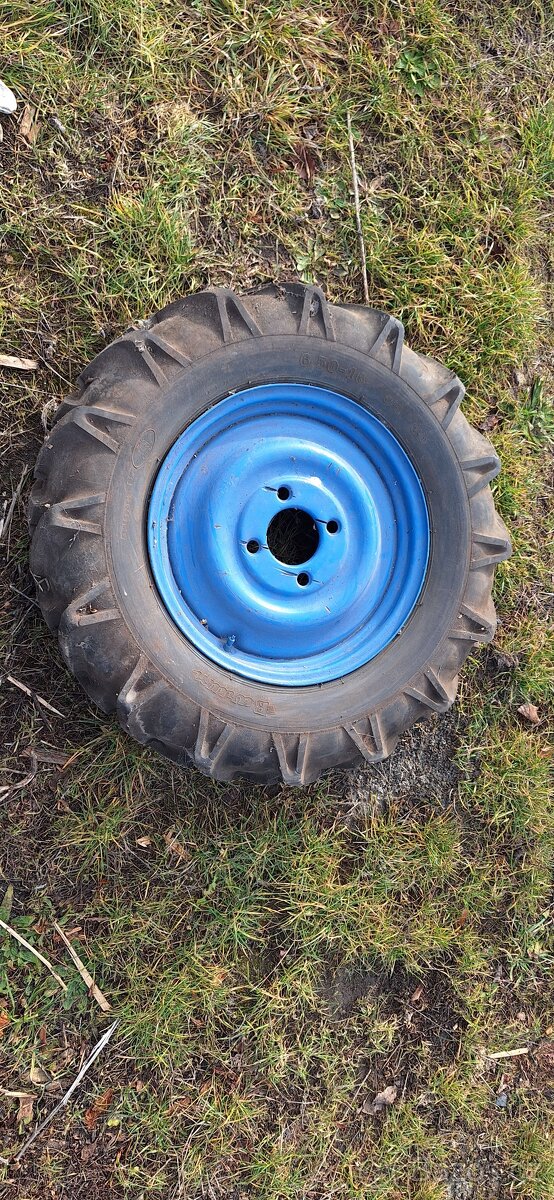 Disk na přední kola Zetor 3011, 3511 s plášťem