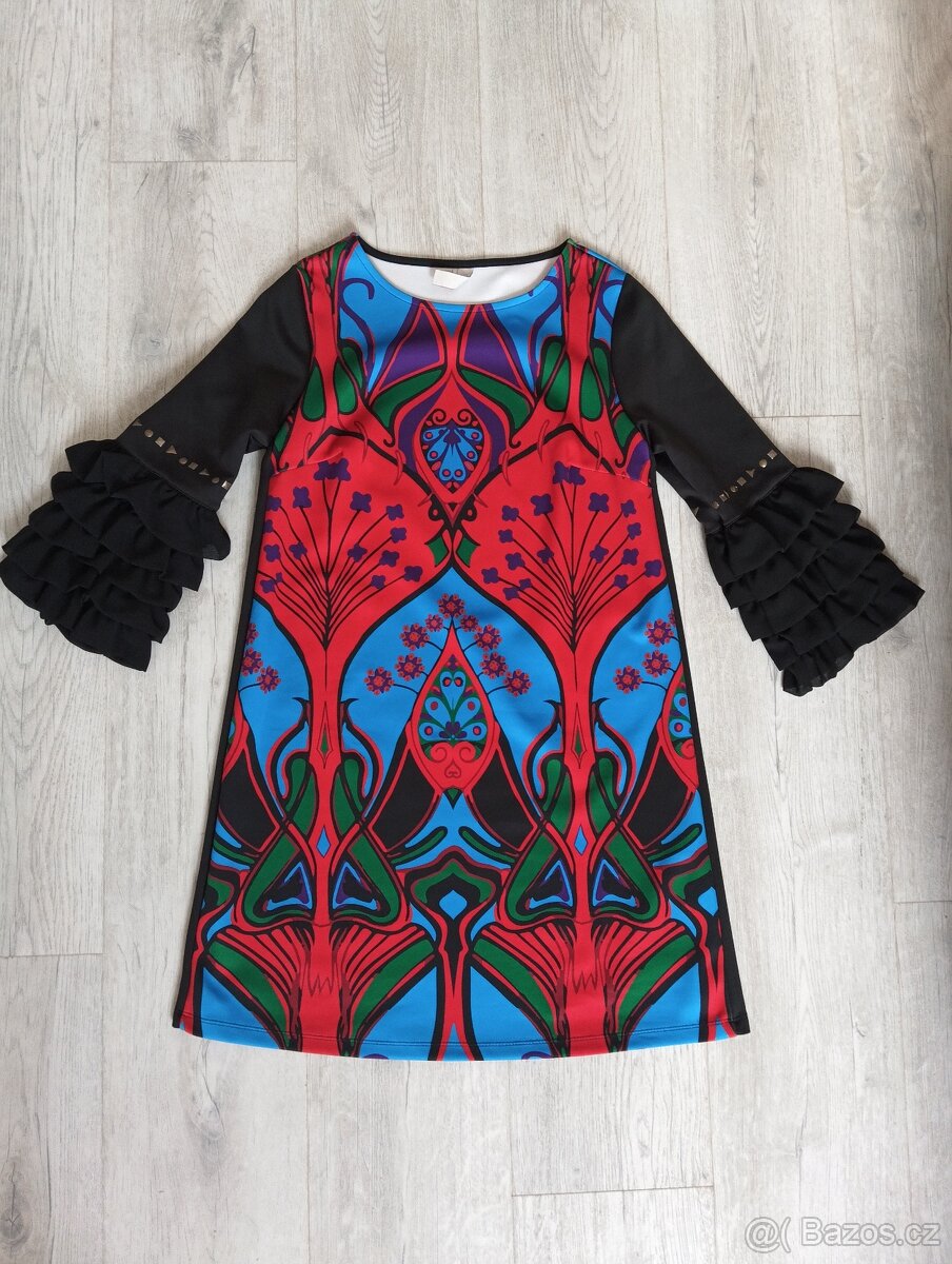 Dámské kratší šaty vel.S