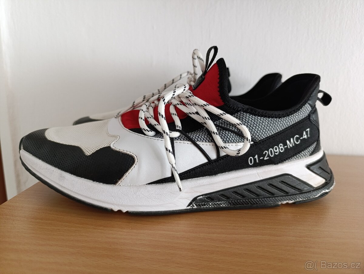Lehké sneakersy Vty vel. 40