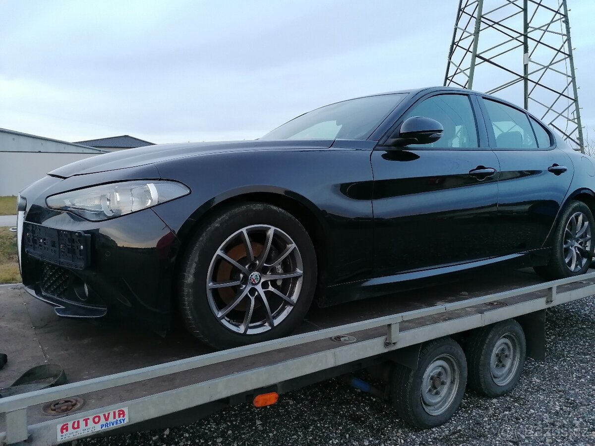 Alfa Romeo Giulia - DÍLY Z VOZU