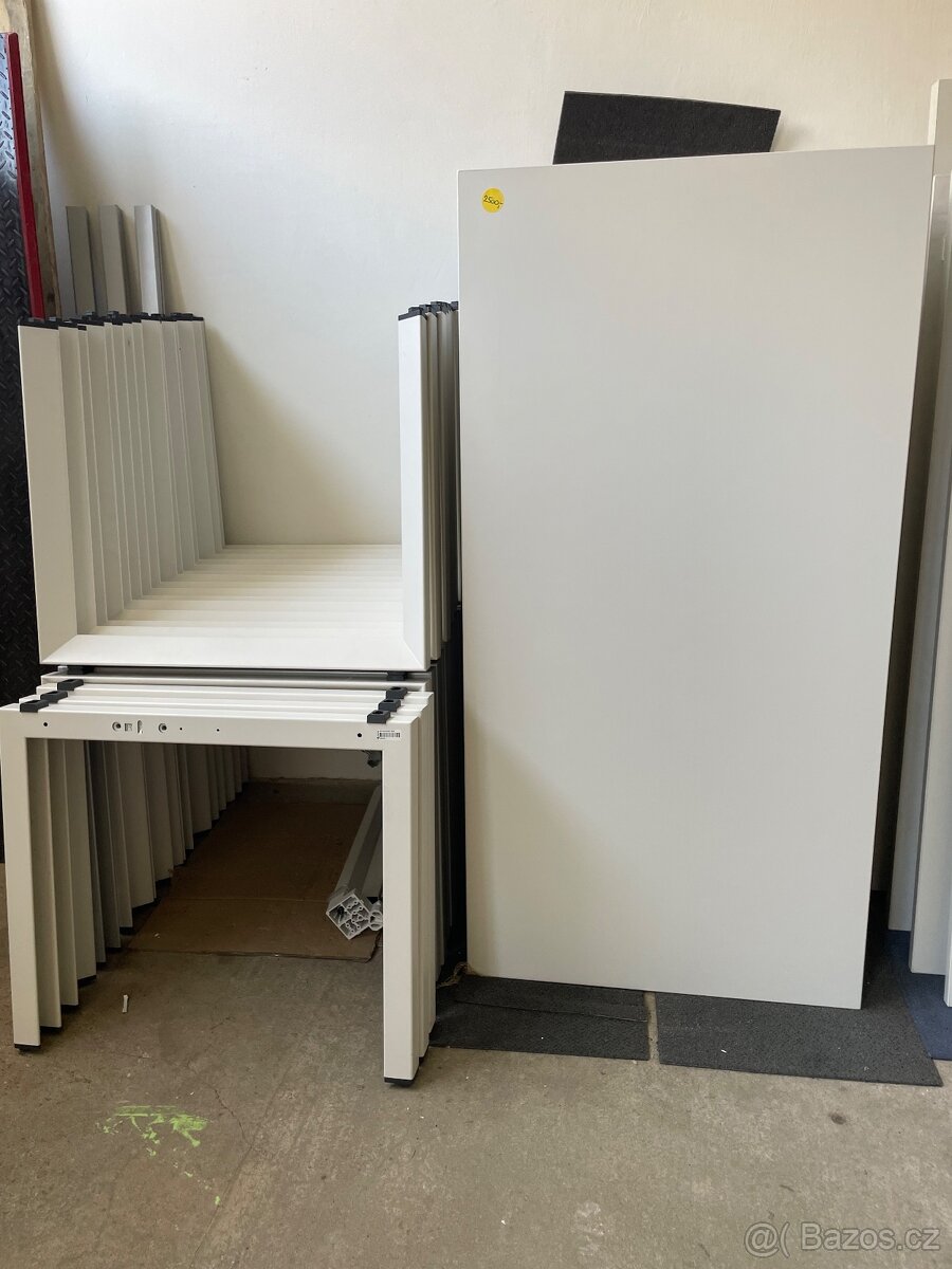 Kancelářské stoly Steelcase