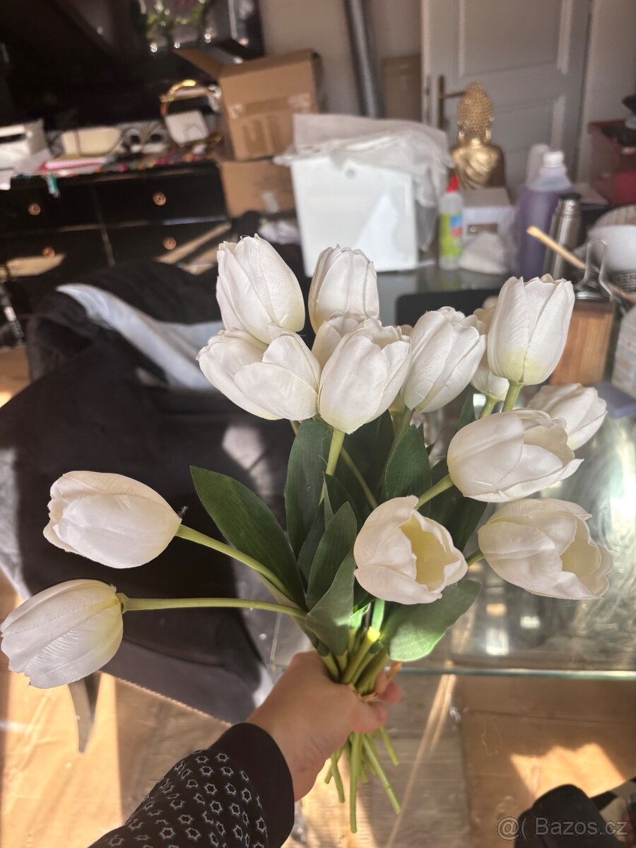 Umělé bílé tulipány , jak nove