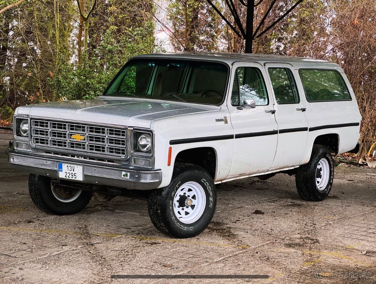 Chevrolet Suburban k20 v8 1980