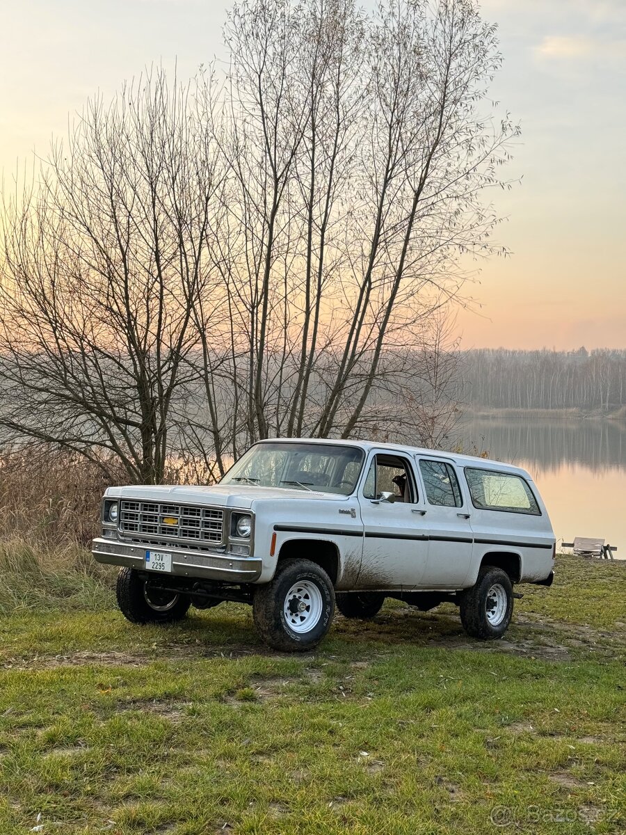 Chevrolet Suburban k20 v8 1980