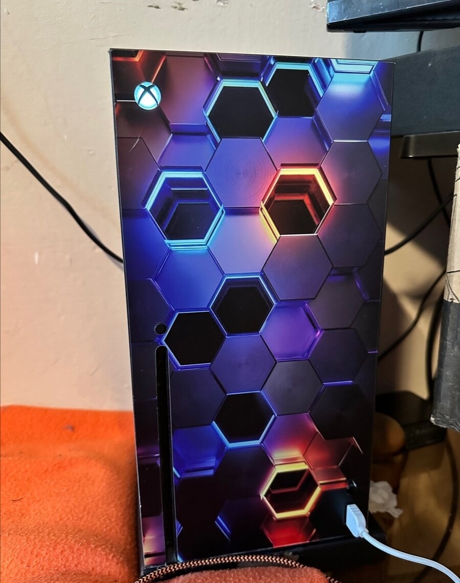 Prodám Xbox series X - 2 X ovladač