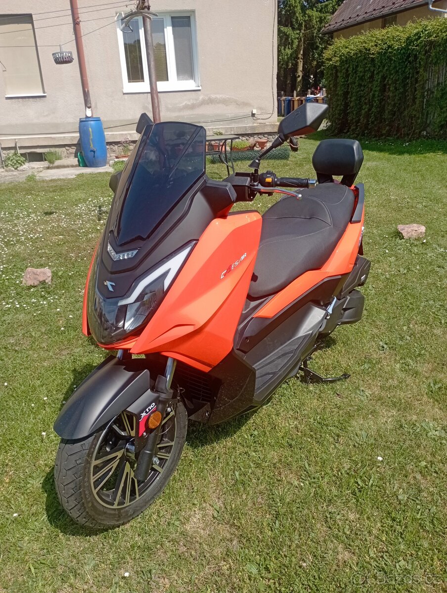Maxiskútr Ceasar 125