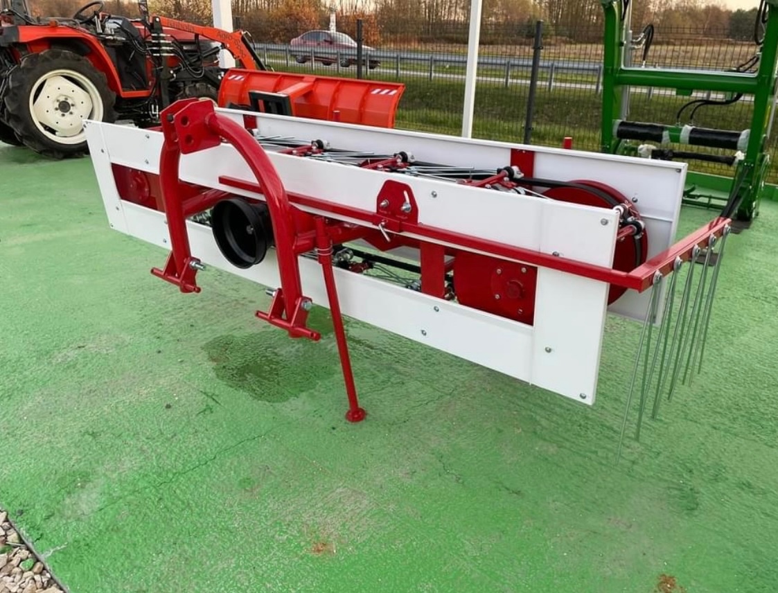 Pasový shrnovač sena za traktor