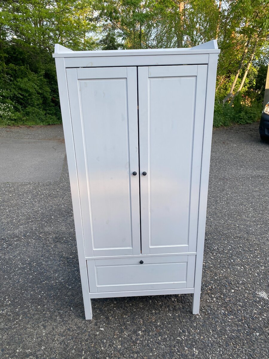 Šatní skříň IKEA - bíl. mořidlo