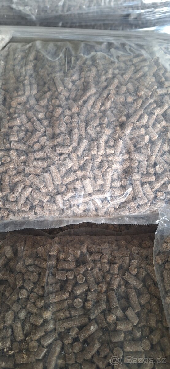Krmné pelety na ryby 8mm, váha 5kg