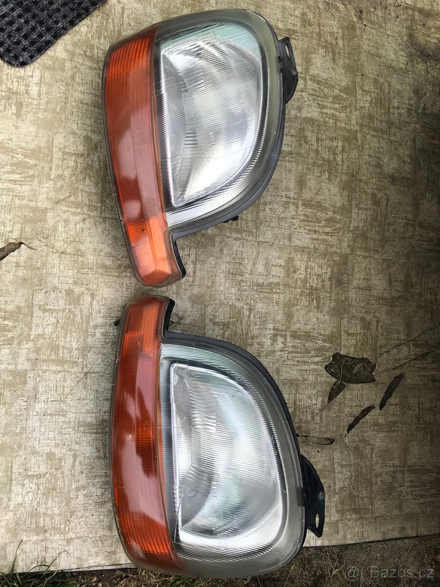 Renaultu Kangoo světlomety .