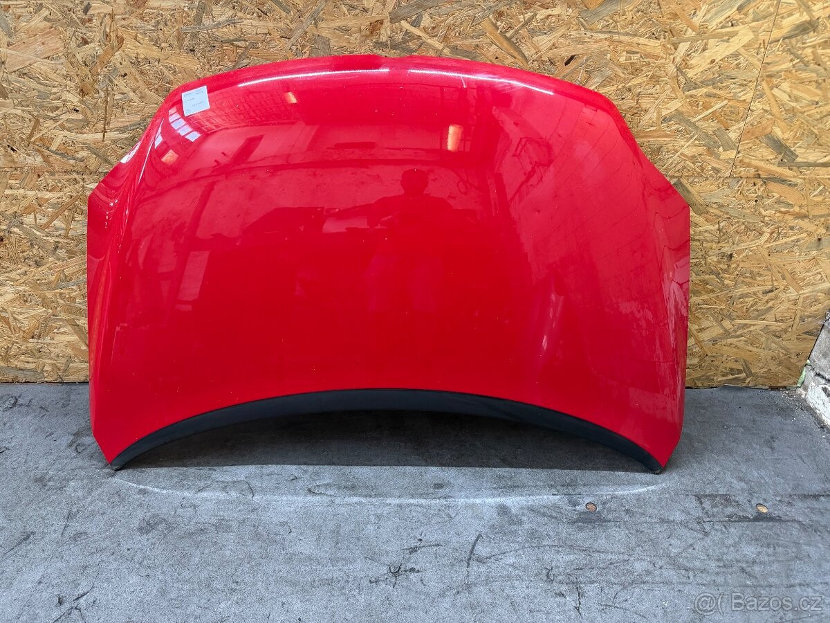 Kapota vw Golf PLUS 2007 cervena