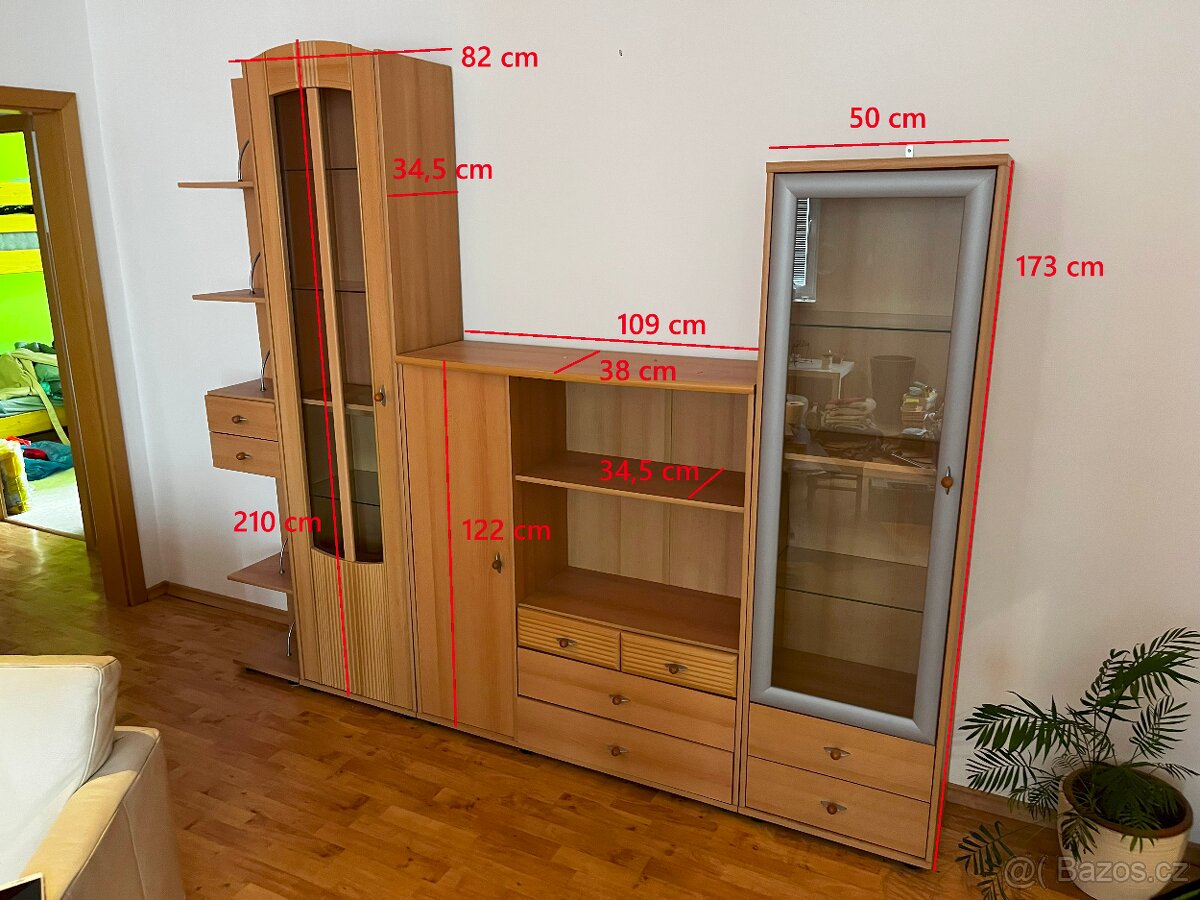 Sestava tří skříní