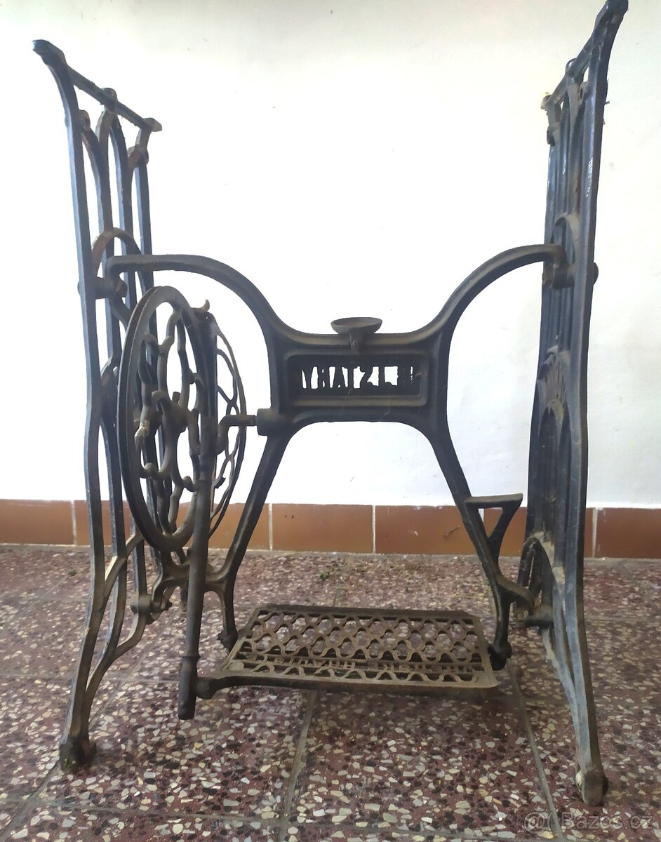 Nabízím rám starého icího stroje BOBBIN firmy R.J. Starý