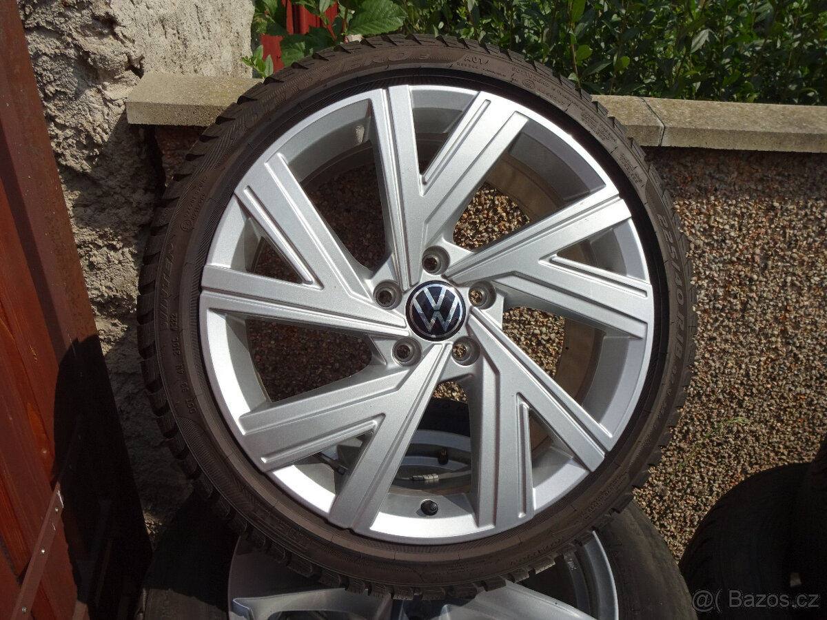 Golf (octavia III) - zánovní zimní alu kola Bergamo 18" ET5
