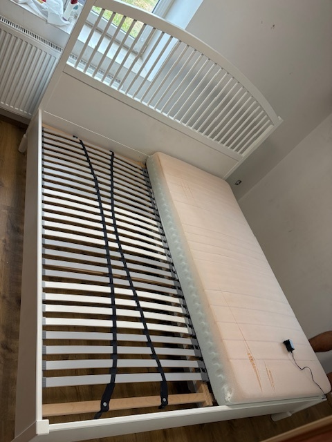manželská postel Ikea 180/200 včetně roštů
