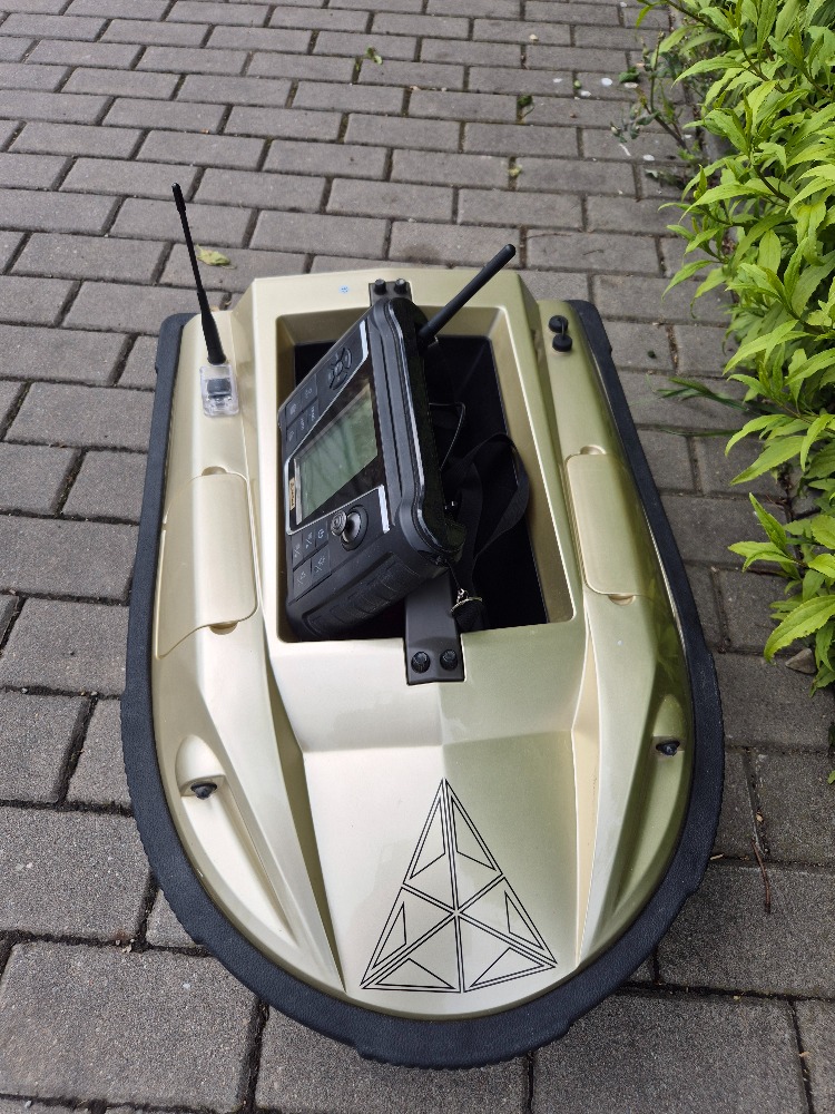 Prodám zavážecí loďku PRISMA -sonar+Gps,