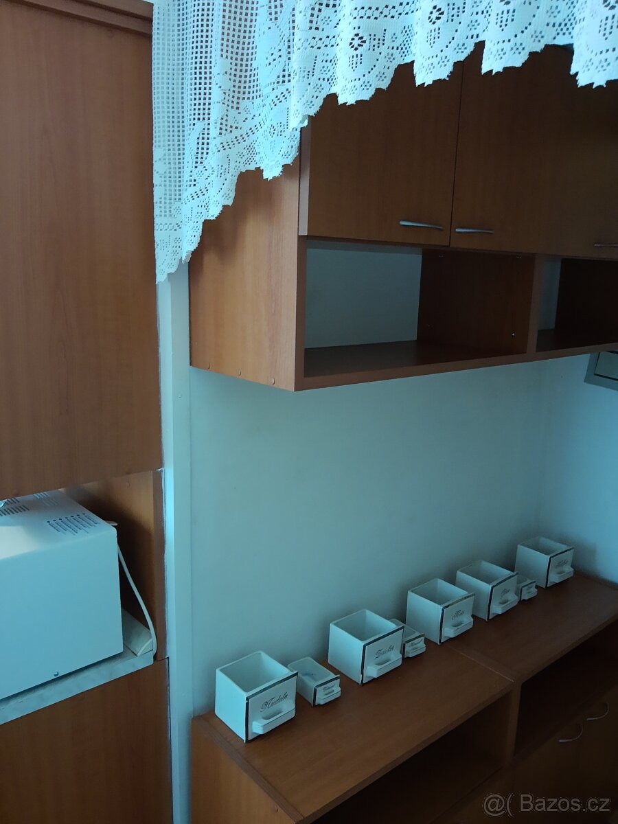 porcelánové nádoby na cukr, sůl, koření