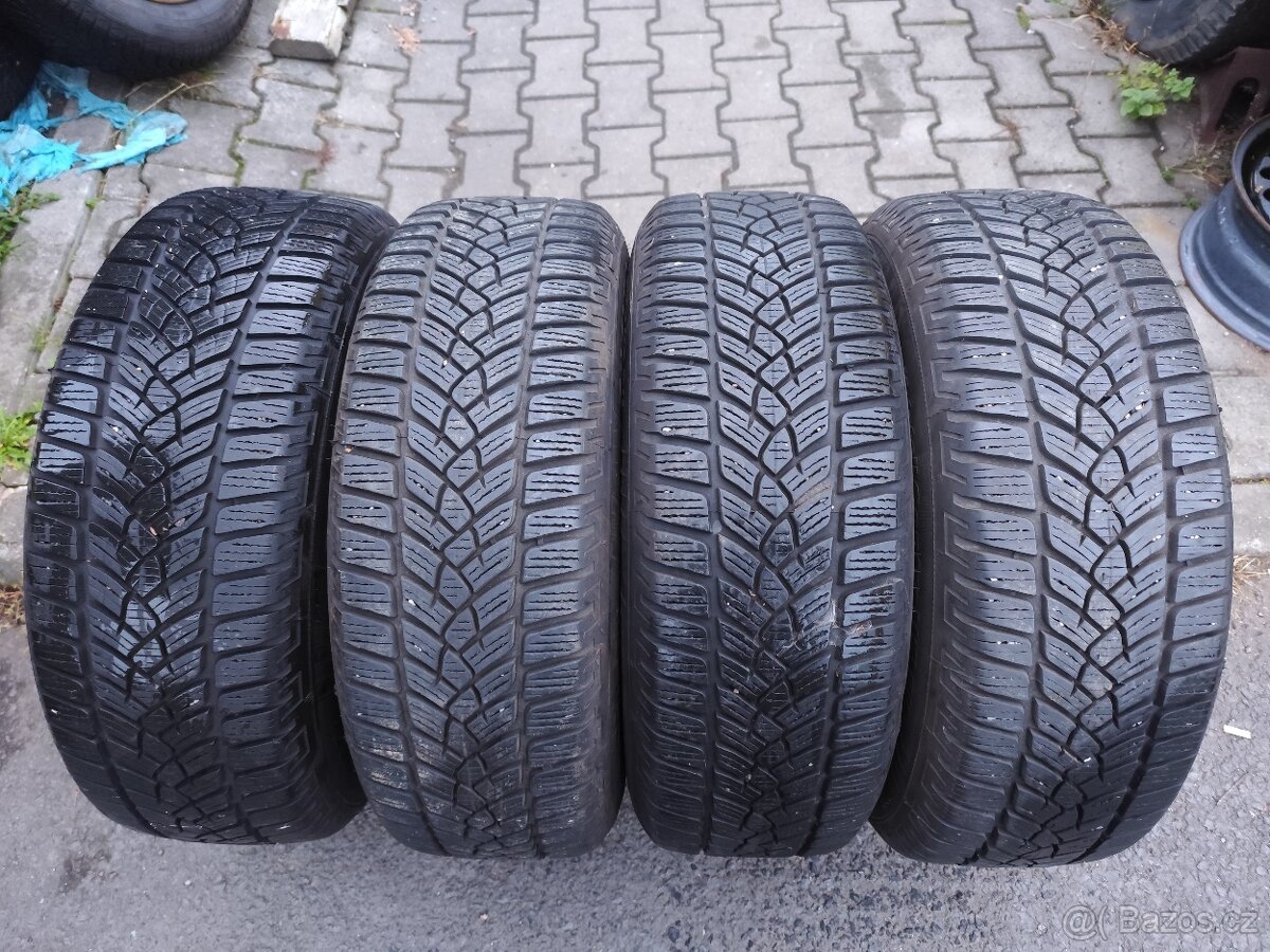 Zimní 215/65/16, disky 5 x 114,3 Mazda